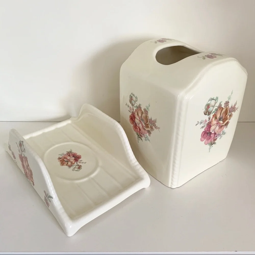 Vintage 60’s bathroom vanity set